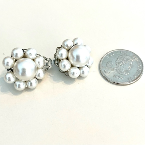 Vintage 50s Faux Pearl Clip-On Earrings - Picture 5 of 8